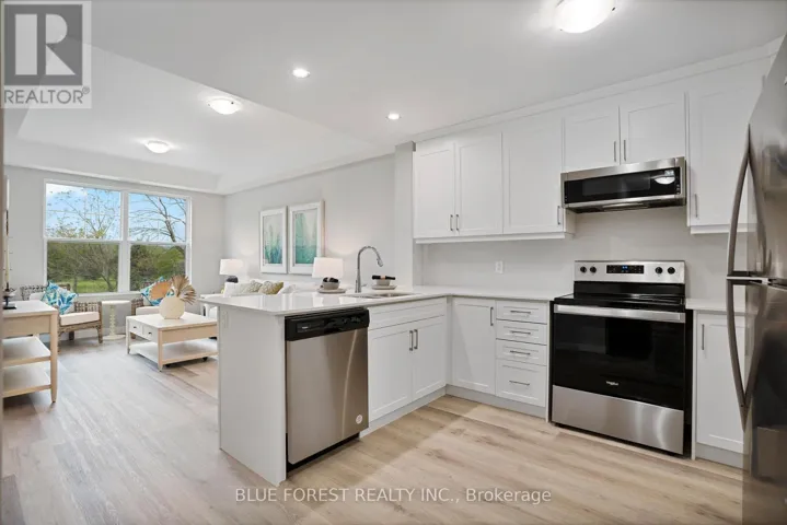 201 - 100 THE PROMENADE, Central Elgin, Ontario N5L1C5