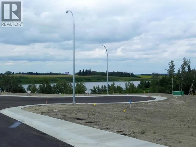 4 Henner's Place, Lacombe, Alberta T4L1Y9
