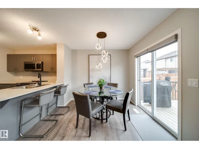 9040 COOPER LI SW, Edmonton, Alberta T6W4A4