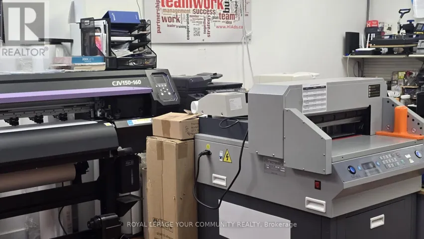 205 - 8108 YONGE STREET, Vaughan (Uplands), Ontario L4J1W4