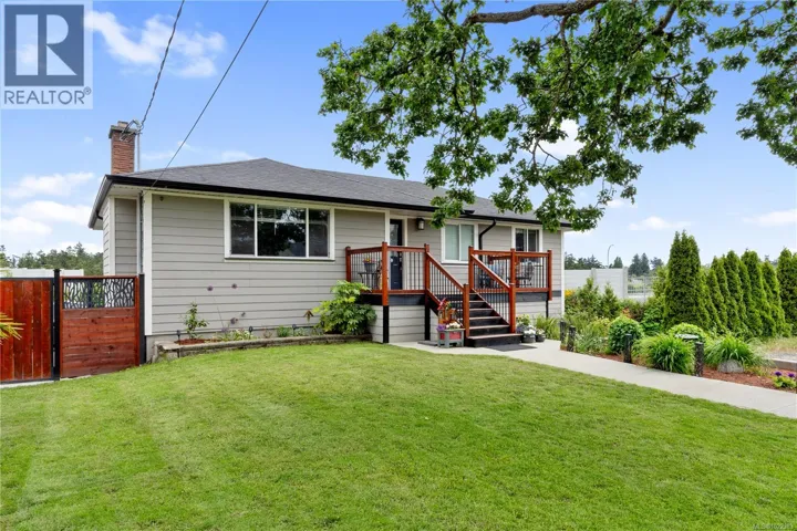 3235 Admirals Rd, Saanich, British Columbia V8Z4N4