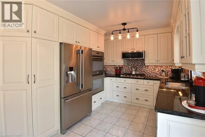 11 JACQUELINE Boulevard, Hamilton, Ontario L9B2R1