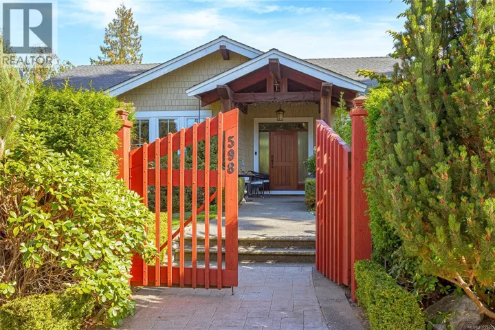 598 Arbutus St, Qualicum Beach, British Columbia V9K1K6