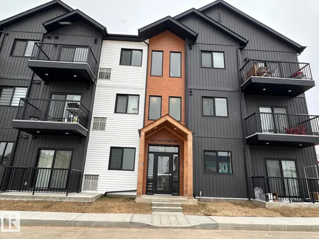 9227 228 ST NW, Edmonton, Alberta T5T4T1