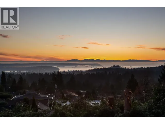 637 ALPINE COURT, North Vancouver, British Columbia V7R2L7