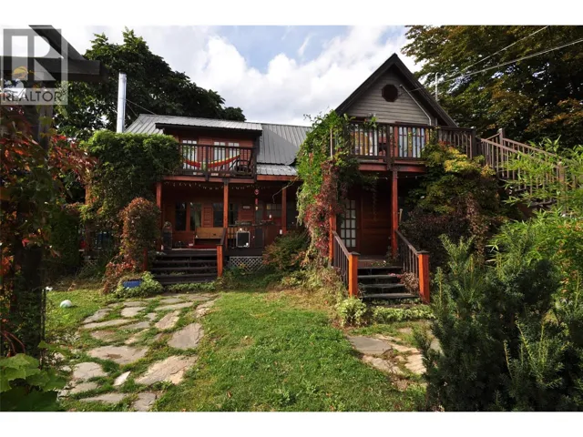 105 Washington Street N, Kaslo, British Columbia V0G1M0