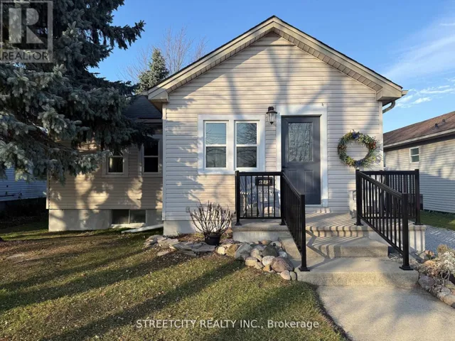 4482 PETROLIA LINE, Petrolia, Ontario N0N1R0