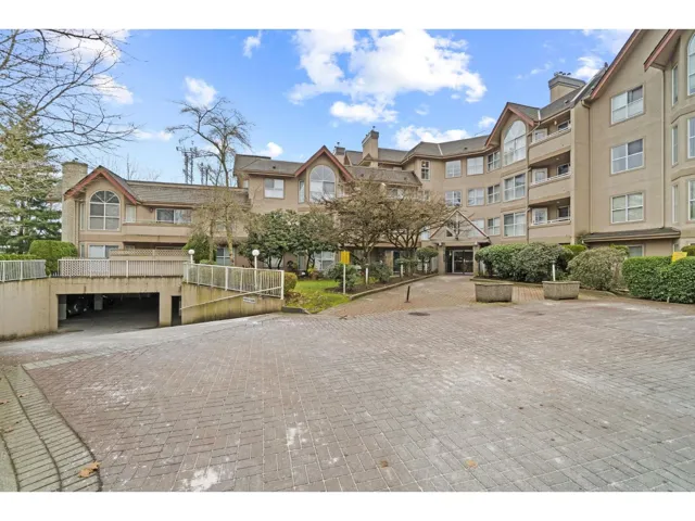 103 7435 121A STREET, Surrey, British Columbia V3W0W8