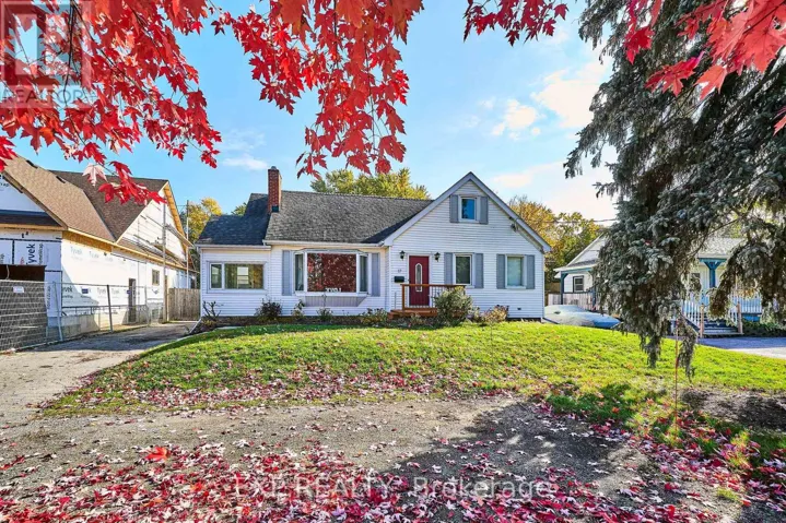 17 EASTWOOD AVENUE N, Oshawa (Samac), Ontario L1G3Y5