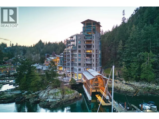201 6707 NELSON AVENUE, West Vancouver, British Columbia V7W0A4