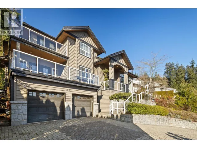 3823 MICHENER WAY, North Vancouver, British Columbia V7K3C7
