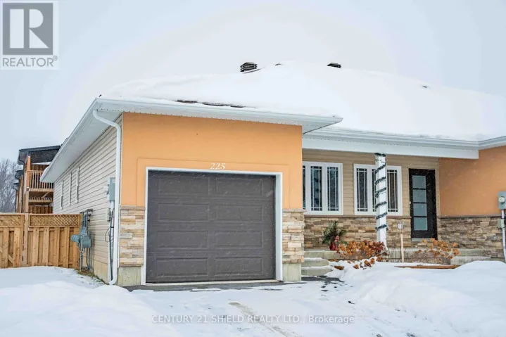 225 THIRD STREET W, Cornwall, Ontario K6J0B6