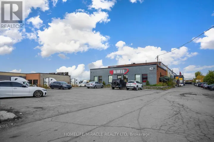 42 STAFFORD DRIVE, Brampton (Brampton East Industrial), Ontario L6W1L4