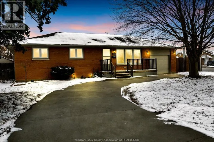 3803 HOLBURN, Windsor, Ontario N9G1R8
