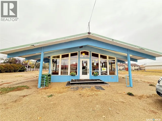 303 1st AVENUE E, Gravelbourg, Saskatchewan S0H1X0