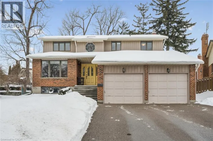 18 WOODVIEW Court, Kitchener, Ontario N2A3E6