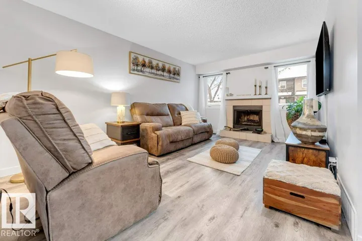18010 96 Ave NW, Edmonton, Alberta T5T3N2