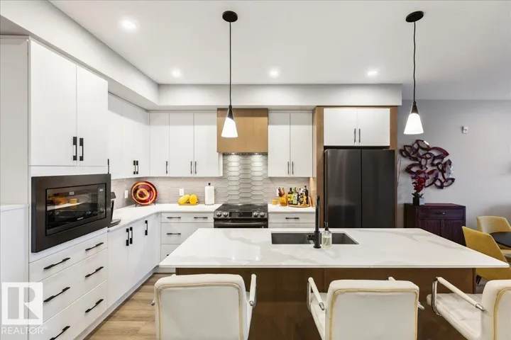 #527 7463 MAY CM NW, Edmonton, Alberta T6R0X1