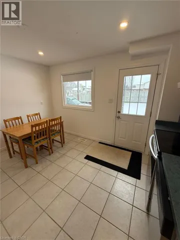 16 COURTLAND Avenue Unit# Lower, Hamilton, Ontario L9C5Z2