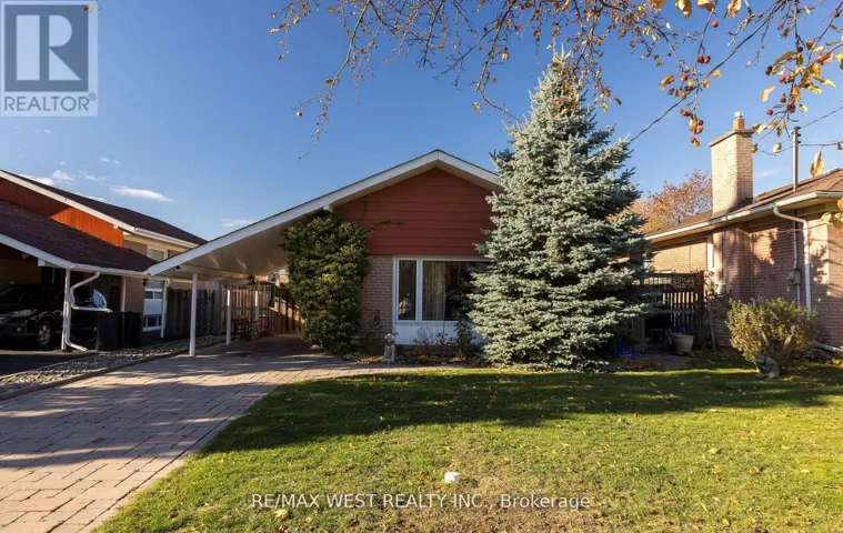 6 LAGOS ROAD, Toronto (Rexdale-Kipling), Ontario M9N4E4