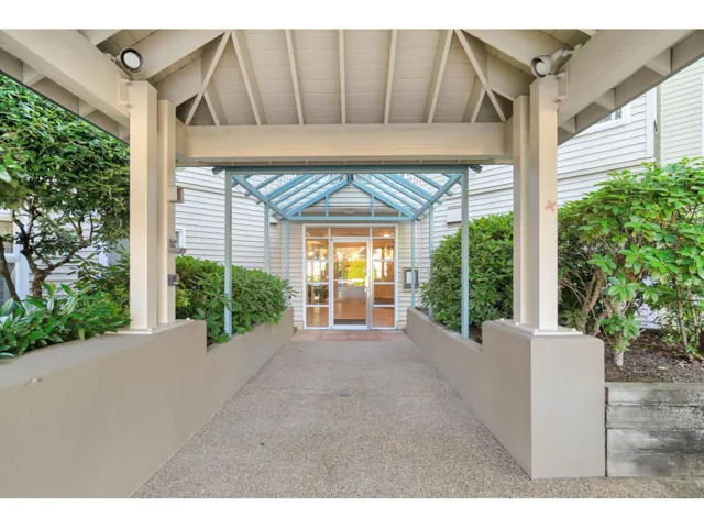 106 10675 138A STREET, Surrey, British Columbia V3T4L2