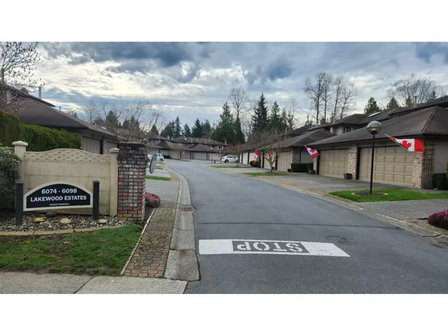 102 6086 W BOUNDARY DRIVE, Surrey, British Columbia V3X2B3