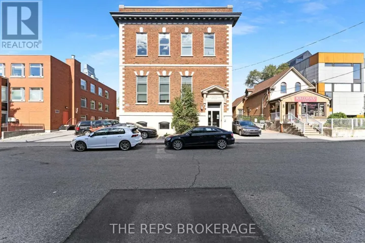 UPPER UNIT - 43 ECCLES STREET N, Ottawa, Ontario K1R6S3