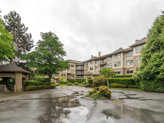 306 15220 GUILDFORD DRIVE, Surrey, British Columbia V3R0Y6