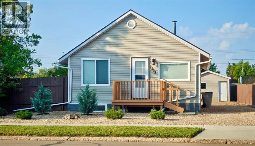 1233 6 Avenue, Wainwright, Alberta T9W1G2