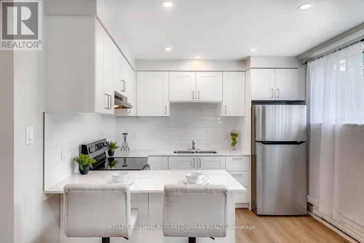 90 PORTLAND STREET, Toronto (Mimico), Ontario M8Y1A7