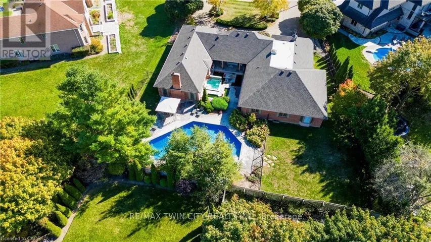 592 MANORWOOD COURT, Waterloo, Ontario N2K3L7