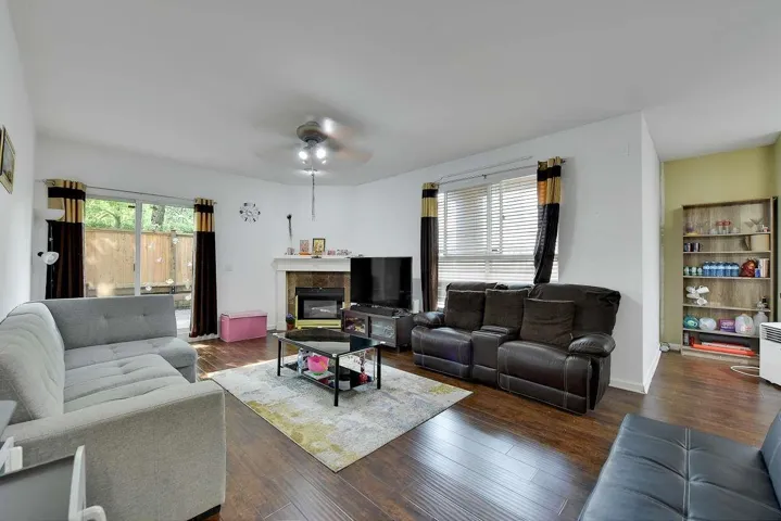 104 14993 101A AVENUE, Surrey, British Columbia V3R0T1