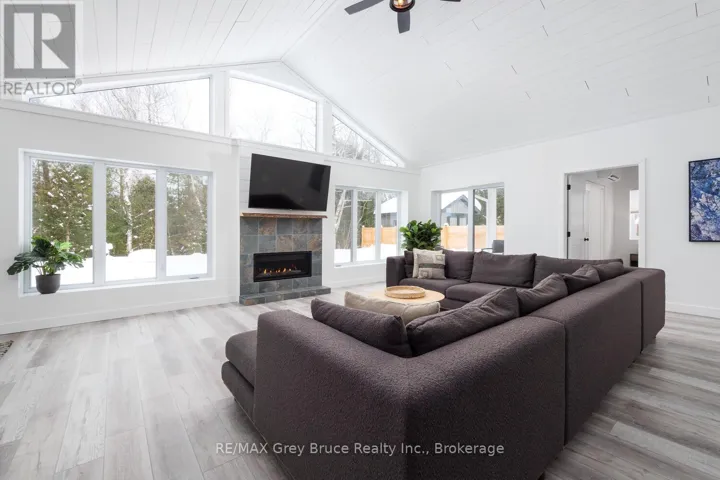 32 SOUTHAMPTON PARKWAY, South Bruce Peninsula, Ontario N0H2G0