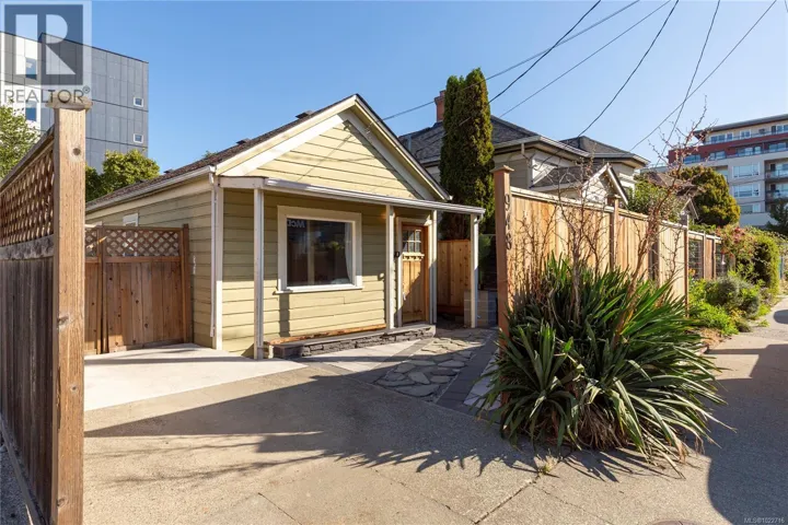 948 Mason St, Victoria, British Columbia V8T1A2