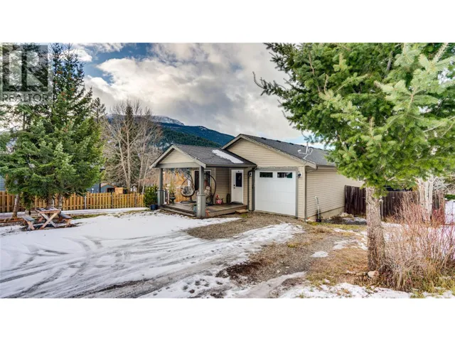 5648 Lynes Road, Falkland, British Columbia V0E1W0