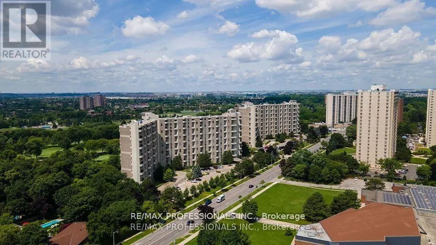 E5 - 296 MILL ROAD, Toronto (Markland Wood), Ontario M9C4X8