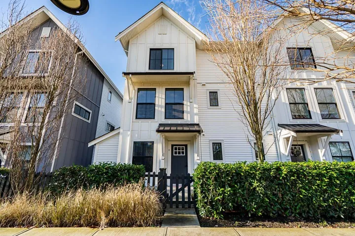 4 5945 176A STREET, Surrey, British Columbia V3S0A2