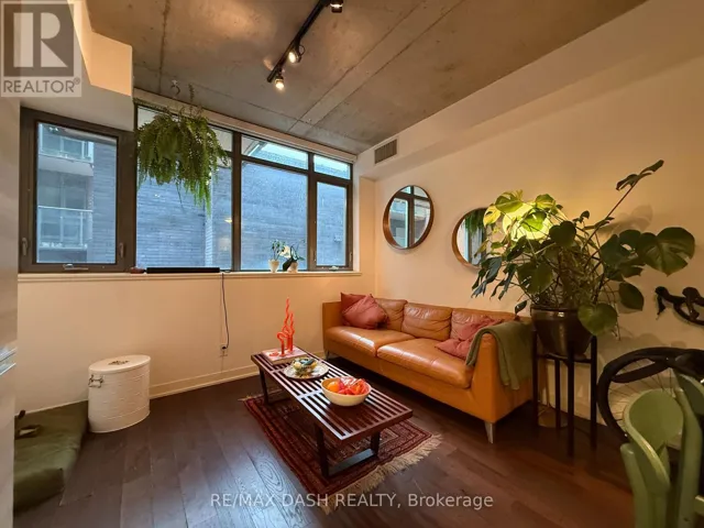 210 - 8 GLADSTONE AVENUE, Toronto (Little Portugal), Ontario M6J3K6