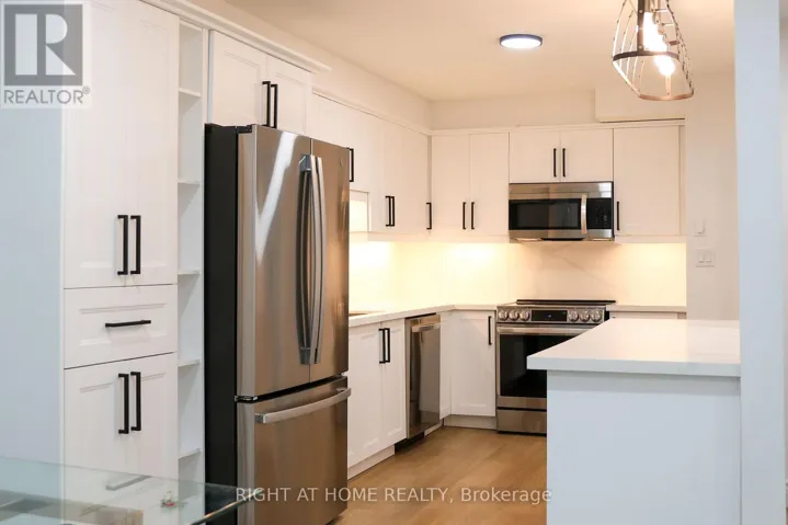 10 - 3360 THE CREDIT WOODLANDS, Mississauga (Erindale), Ontario L5C2J8