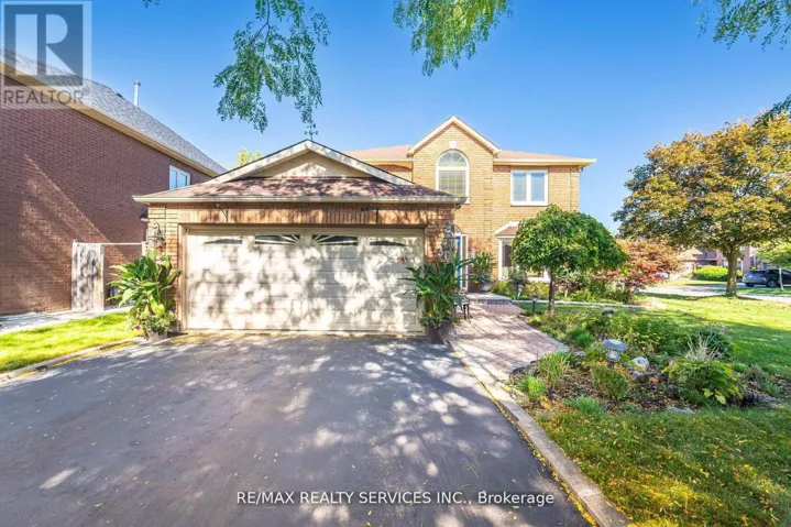 30 STARLING COURT, Brampton (Snelgrove), Ontario L6Z3P5