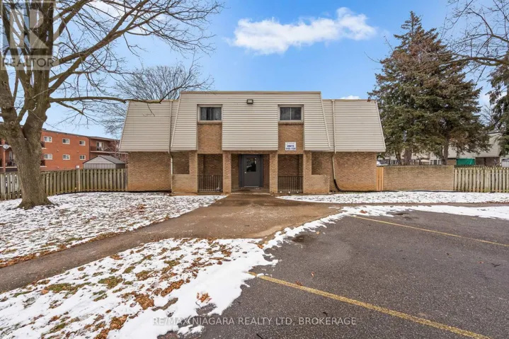 152 - 17 OLD PINE TRAIL, St. Catharines (Carlton/Bunting), Ontario L2R4R3