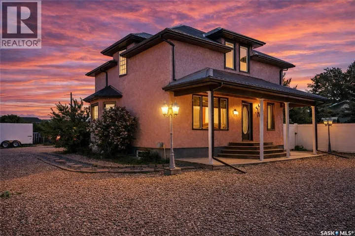 205 5th AVENUE E, Gravelbourg, Saskatchewan S0H1X0