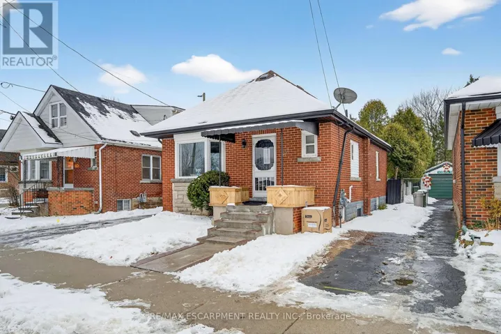150 BRUCEDALE AVENUE E, Hamilton (Centremount), Ontario L9A1N6