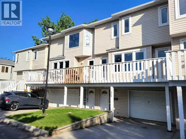 215 Killarney Glen Court SW, Calgary, Alberta T3E7H4