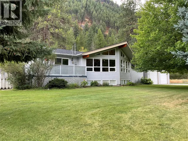 706 Central Avenue, Midway, British Columbia V0H1M0