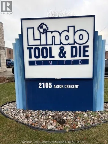 2105 ASTOR CRESCENT, Tecumseh, Ontario N0R1L0