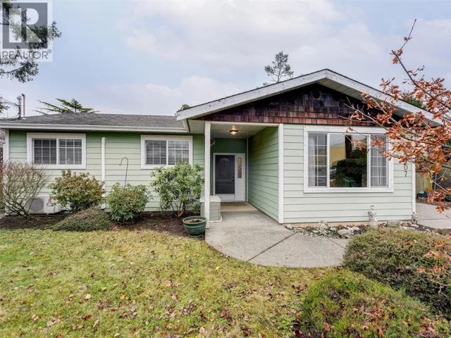 9907 Galaran Rd, Sidney, British Columbia V8L4G5