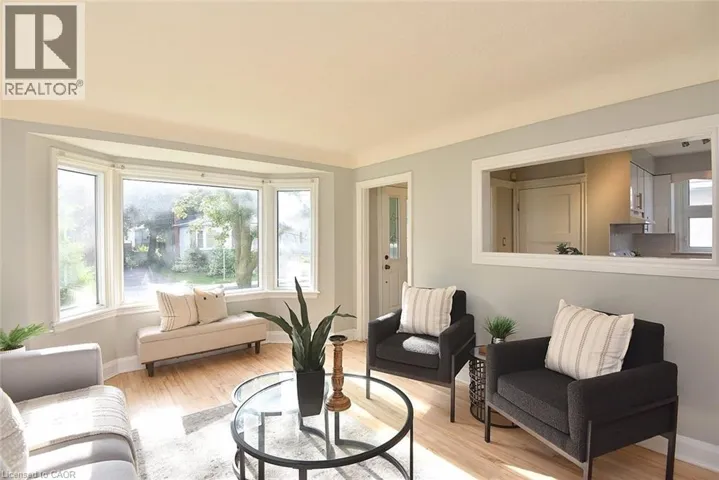 82 EAST 38TH Street, Hamilton, Ontario L8V4E5