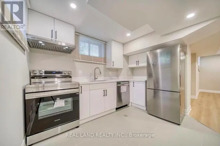 MAIN - 82 OXFORD STREET, Richmond Hill (Mill Pond), Ontario L4C4L5