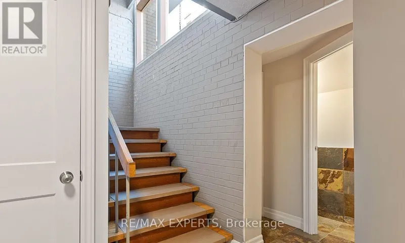 100 - 20 STAVEBANK ROAD, Mississauga (Port Credit), Ontario L5G2T4